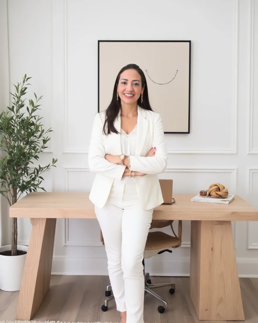 Maria Olivia Araújo no escritório da ElevRH, consultoria de RH estratégico